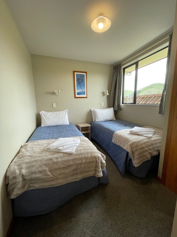 Sierra Motel and Apartments 11/50