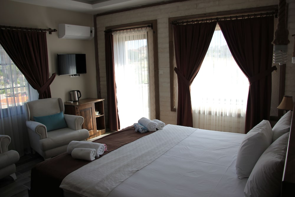 El Nazar Stone Suite 18/50