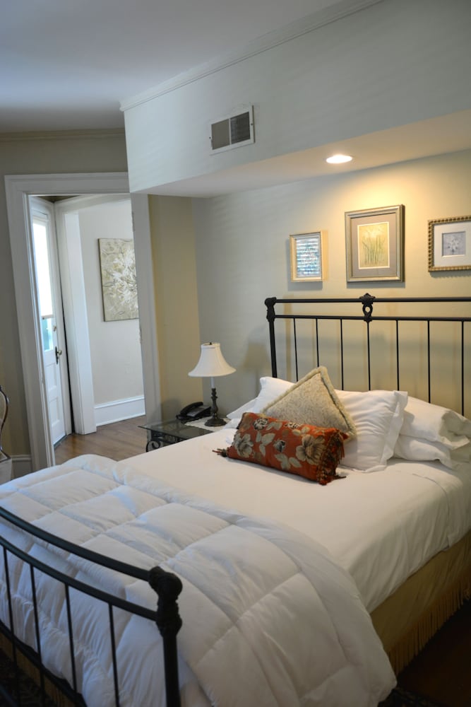 Orchid, Suite, King and Queen Bed, Jetted Tub