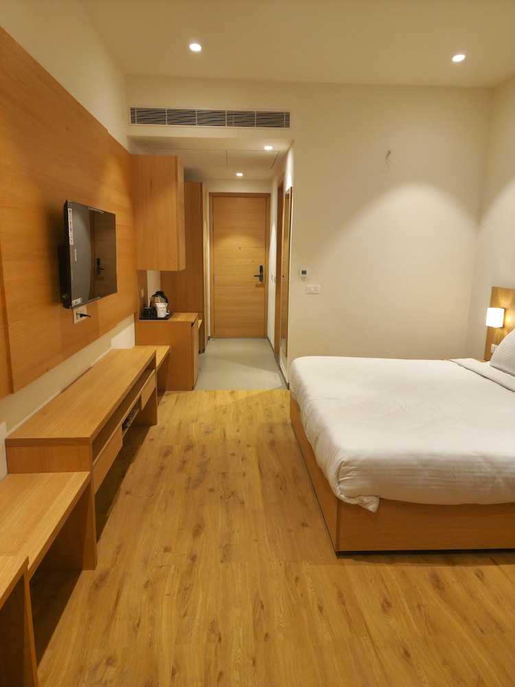 HOTEL GORBANDH 23/48