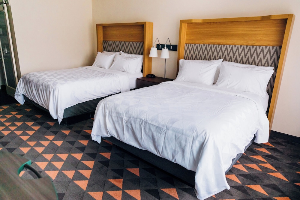 Holiday Inn Hotel Suites Phoenix Mesa Chandler 15/56