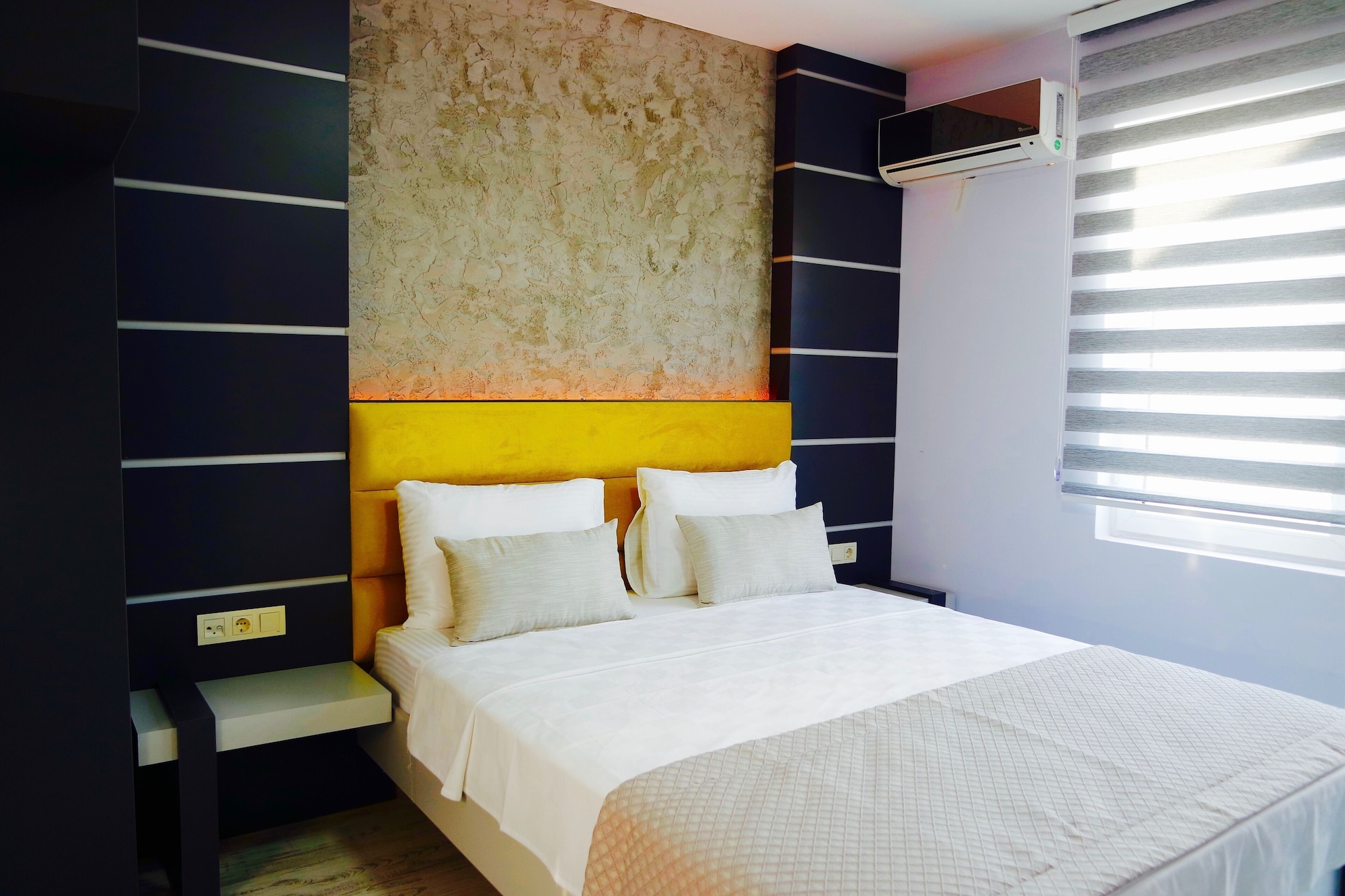 1 BEDROOM, DELUXE
