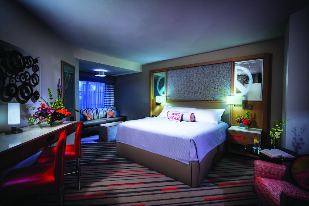 Universal's Hard Rock Hotel 18/69