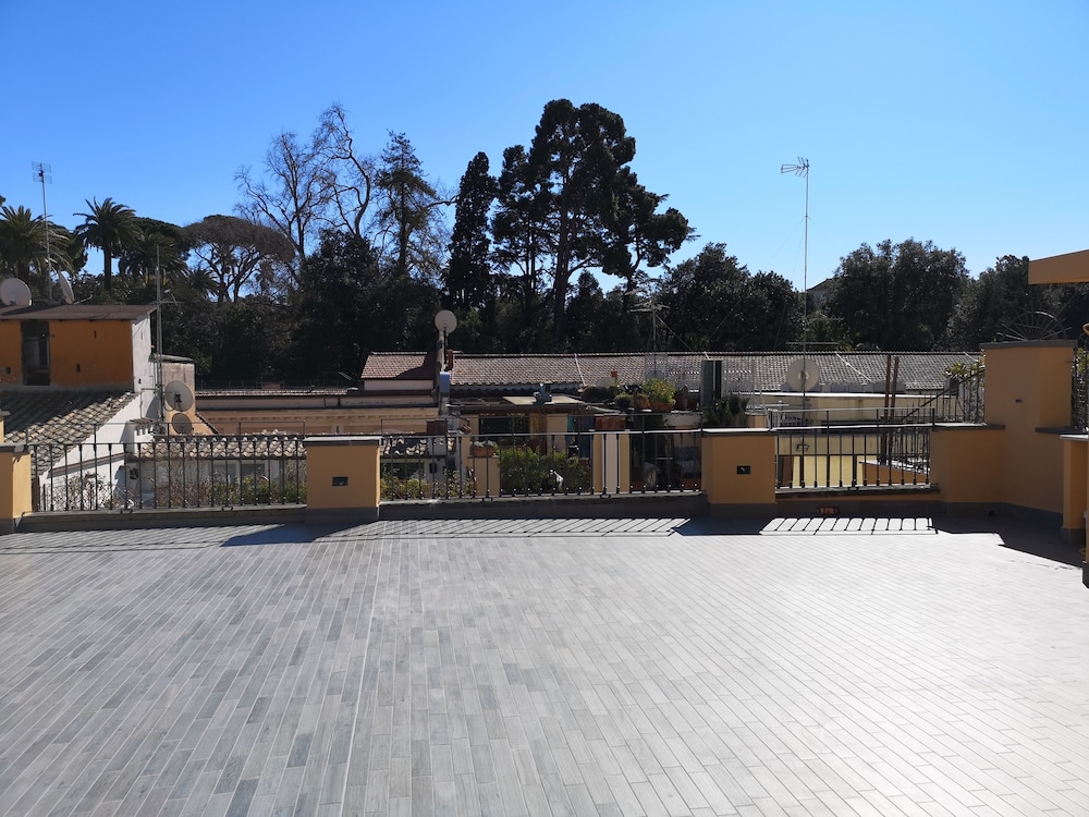 President Gardens 2/28