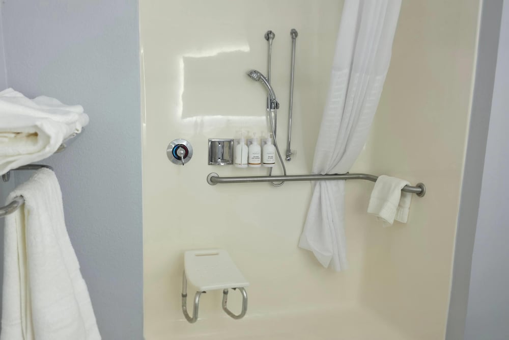Baymont by Wyndham Louisville Southwest 34/34