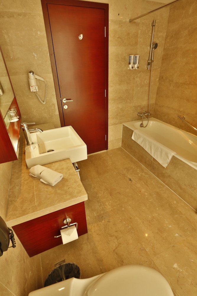Rayfont Downtown Hotel Shanghai 26/28