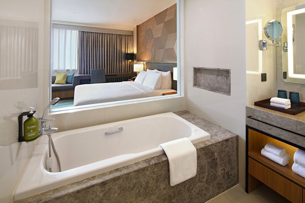 Holiday Inn CEBU CITY 9/69