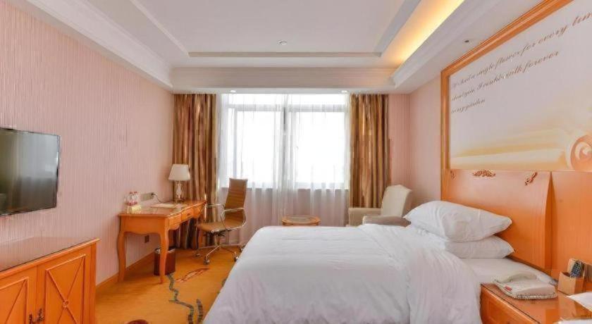 Vienna Hotel (Shanghai Sijing Metro Station) 19/45