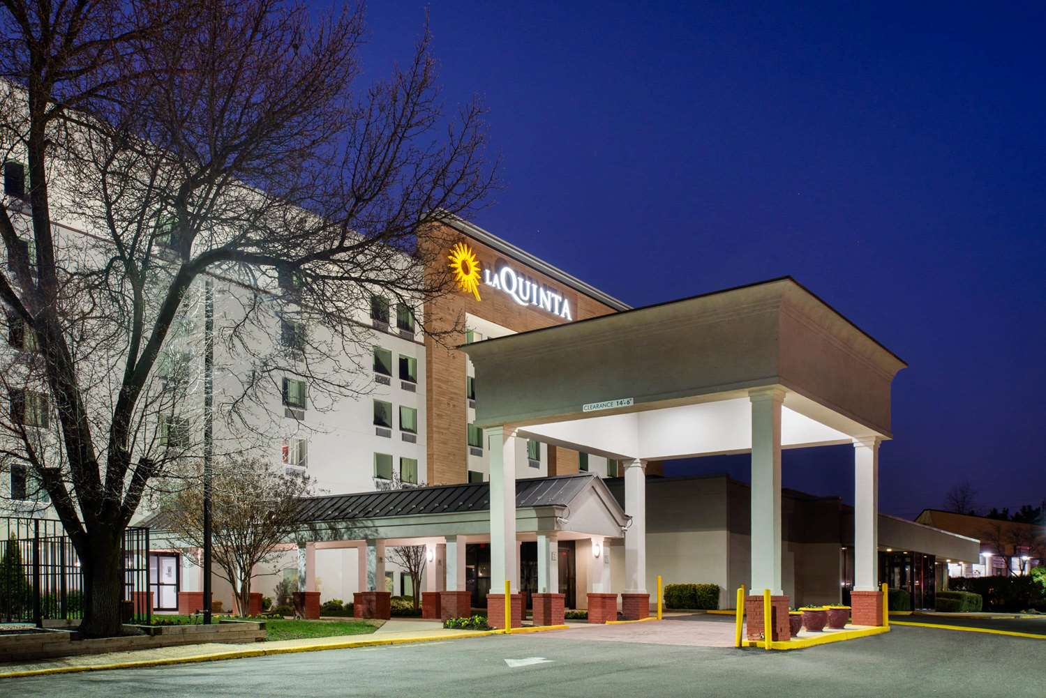 La Quinta Inn & Suites by Wyndham DC Metro Capital Beltway 49/55