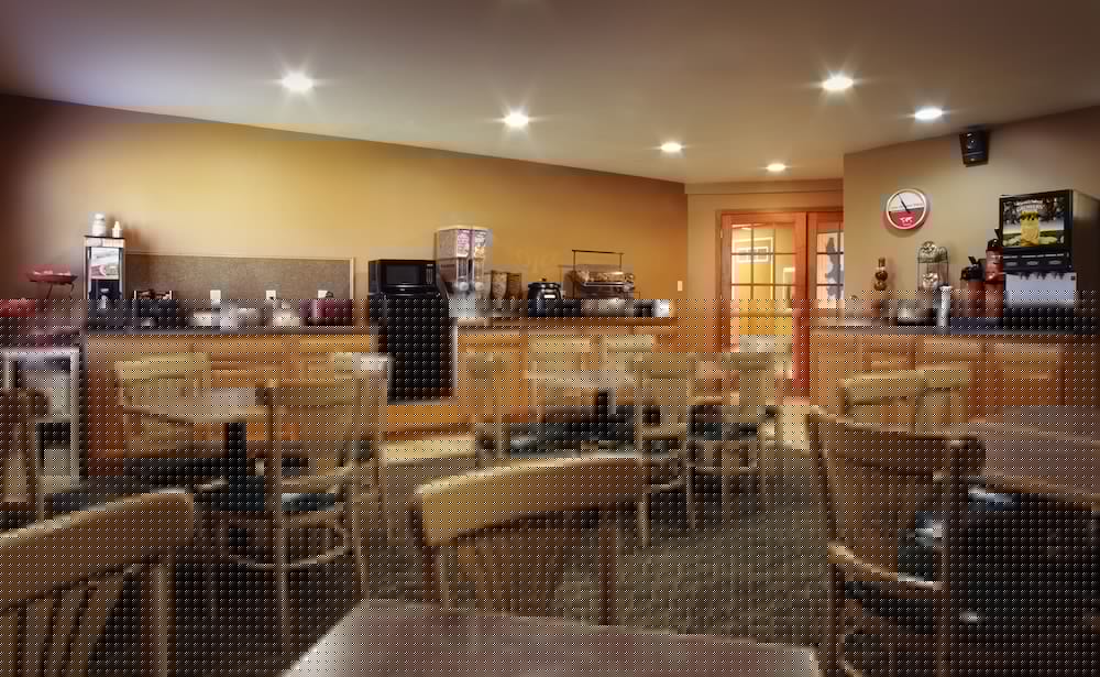 Ramada by Wyndham Spirit Lake/Okoboji 27/34