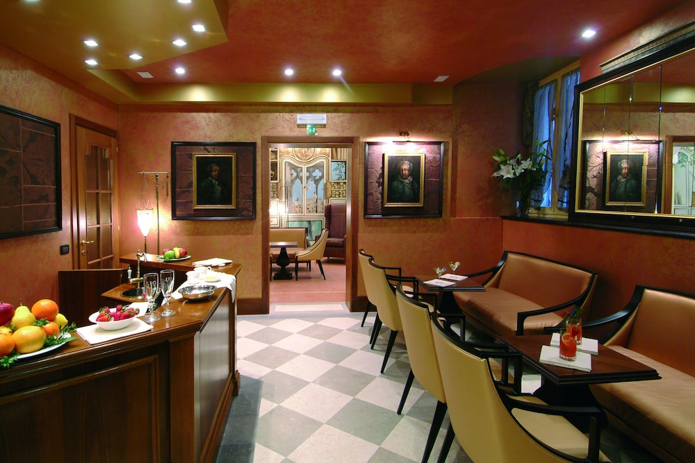 Hotel Dei Dragomanni 42/50