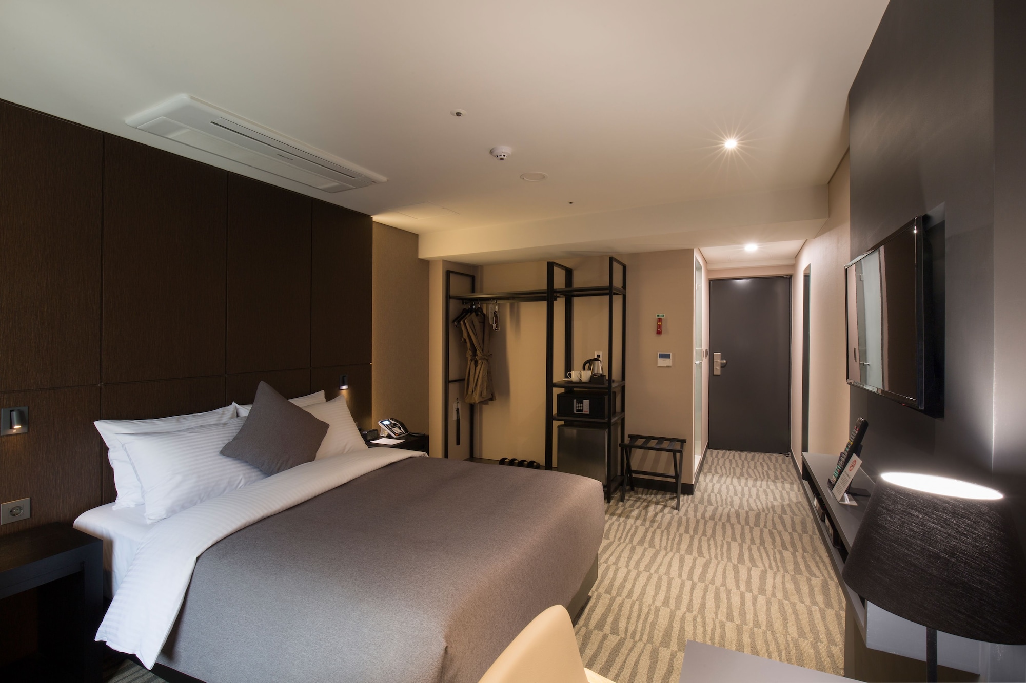 DELUXE, DOUBLE BED