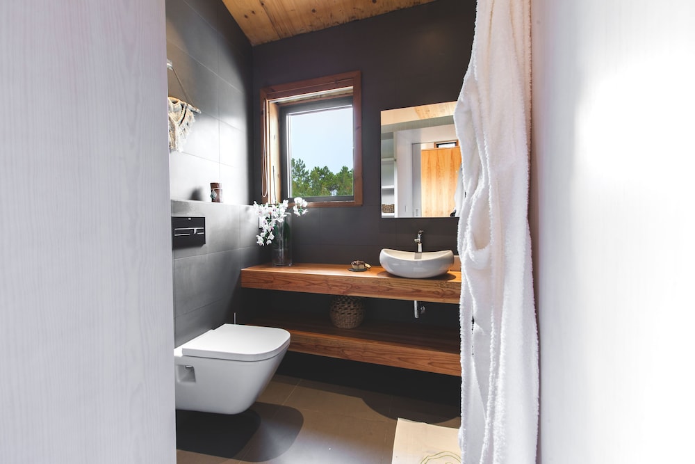 Bukubaki Eco Surf Resort 50/50
