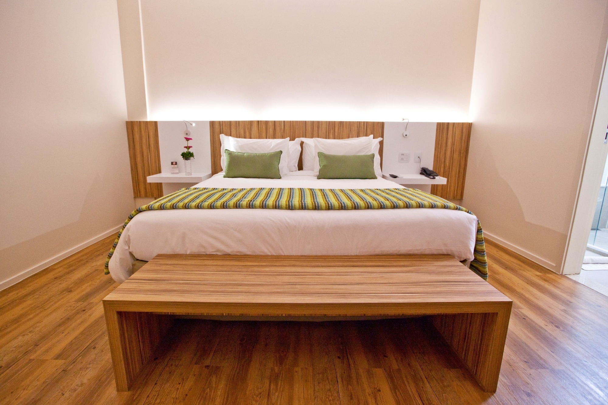 DELUXE, DOUBLE BED