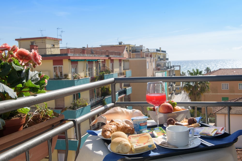 Hotel La Marina 52/63