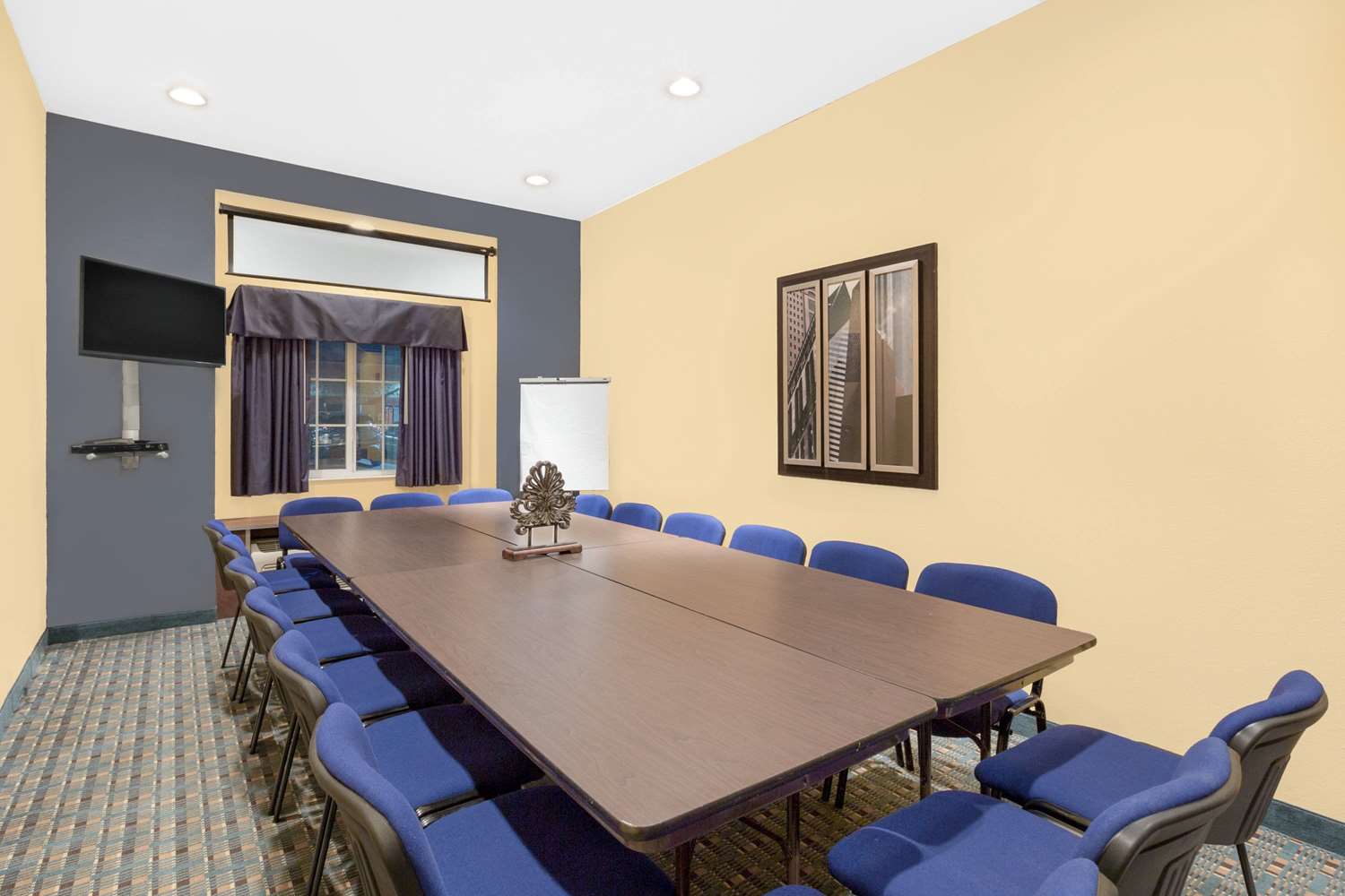 Microtel Inn & Suites by Wyndham Kearney 6/10