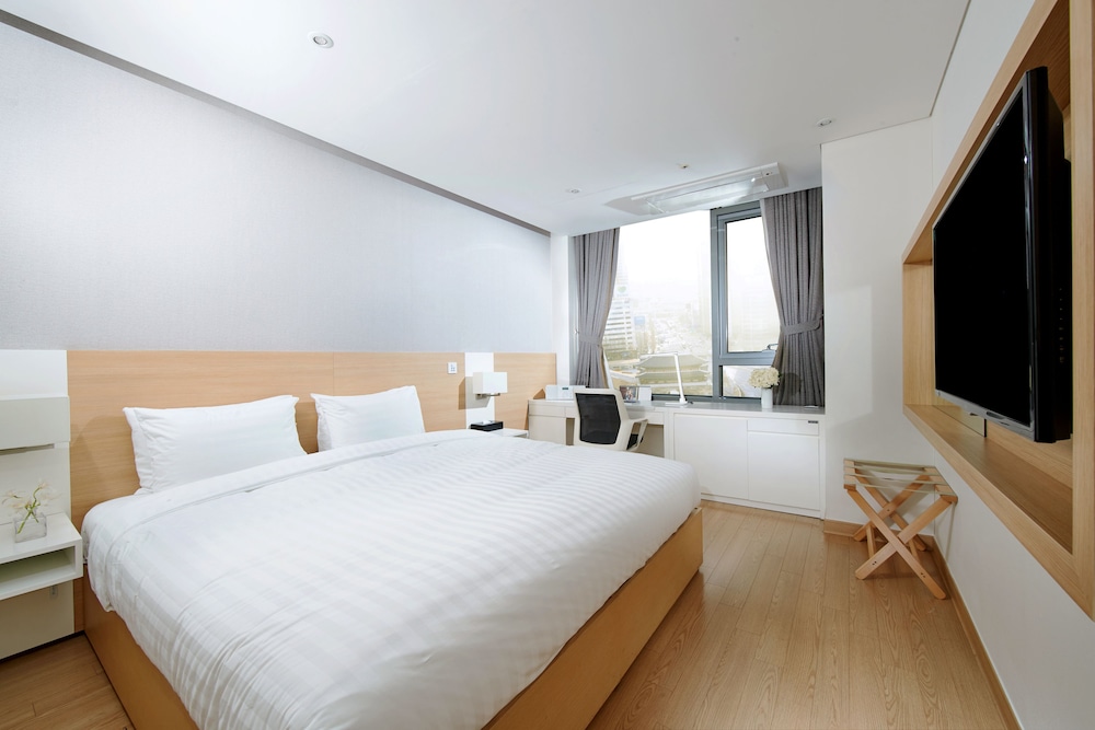 SUPERIOR, QUEEN BED
