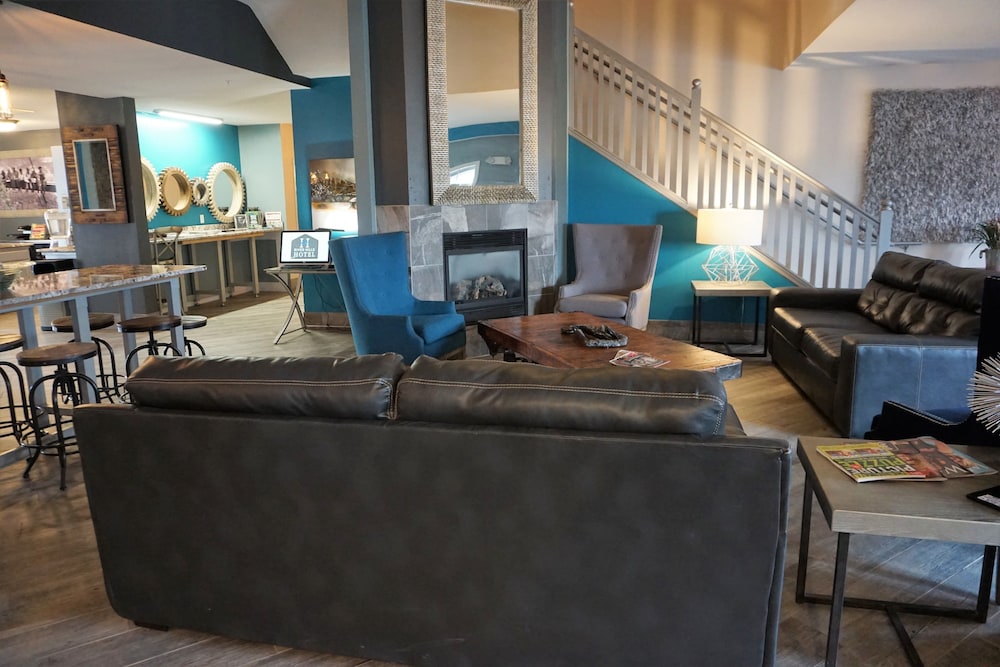 River Hills Hotel 33/66