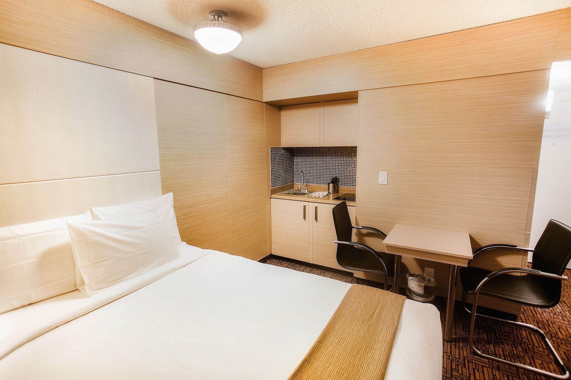 Studio, 2 Queen Beds, Kitchen