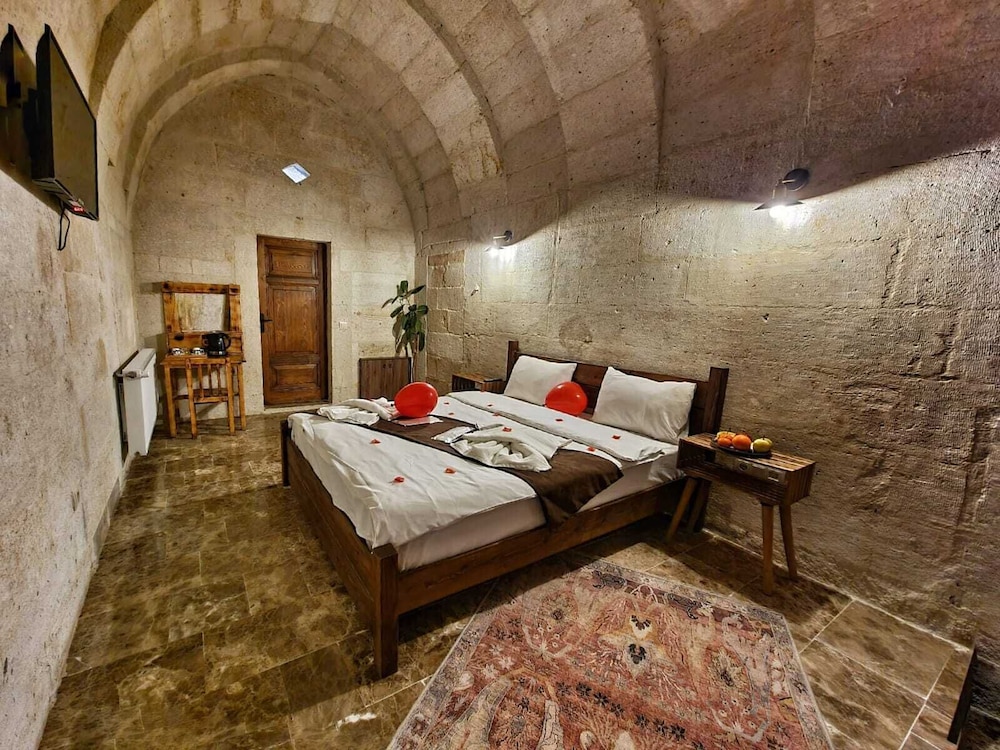 Lavinia Cappadocia Cave 15/50