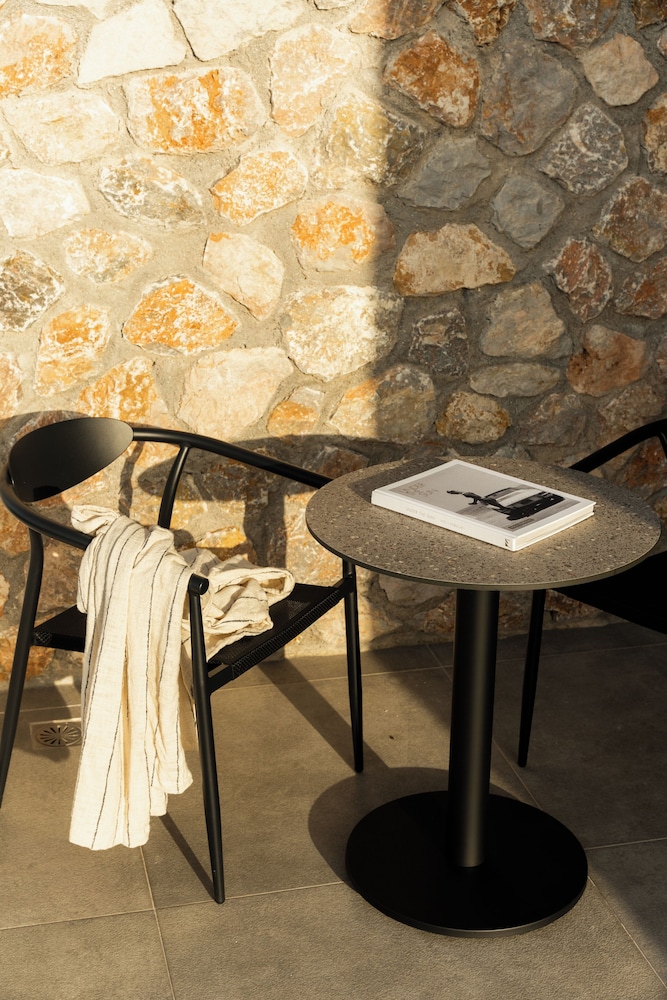 Black Diamond Suites Adults Only 37/50