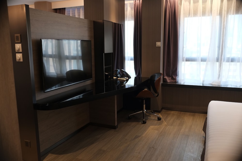 M1 HOTEL NORTH POINT 58/66
