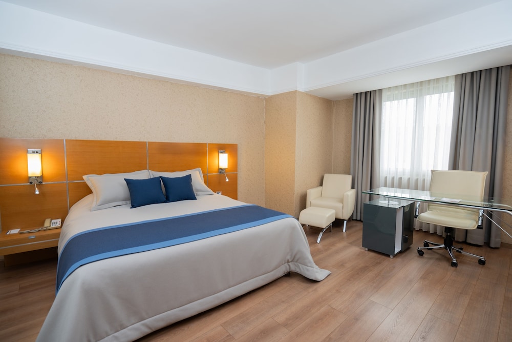 PRESIDENTIAL, SUITE, KING BED
