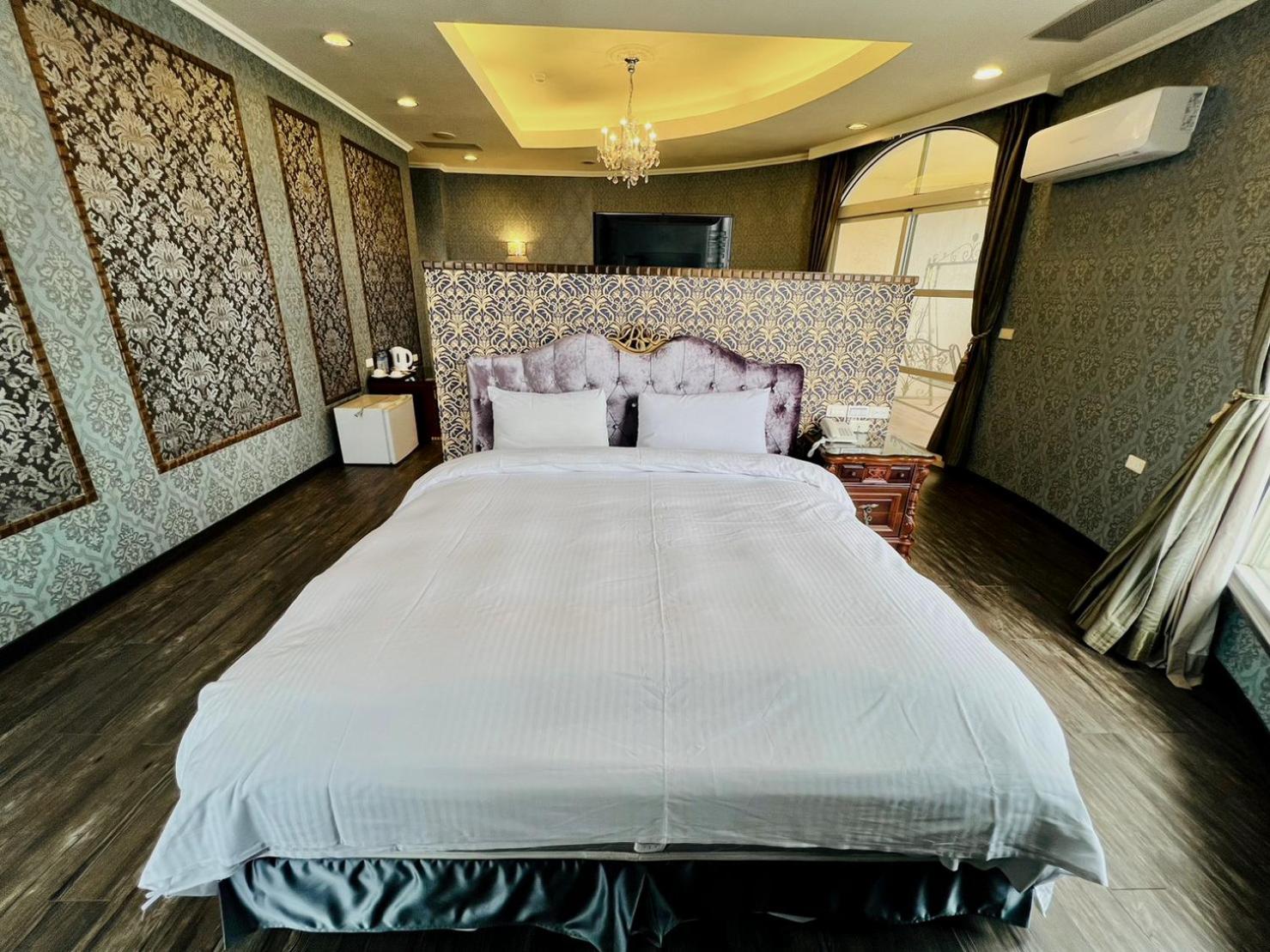 Vip, Queen Bed