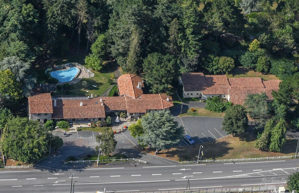 HOTEL LA CHAUMIERE 51/56