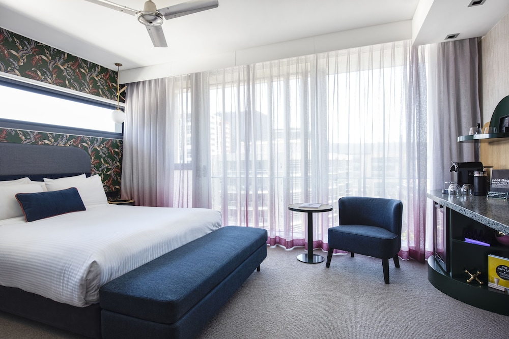 Valley, King Bed