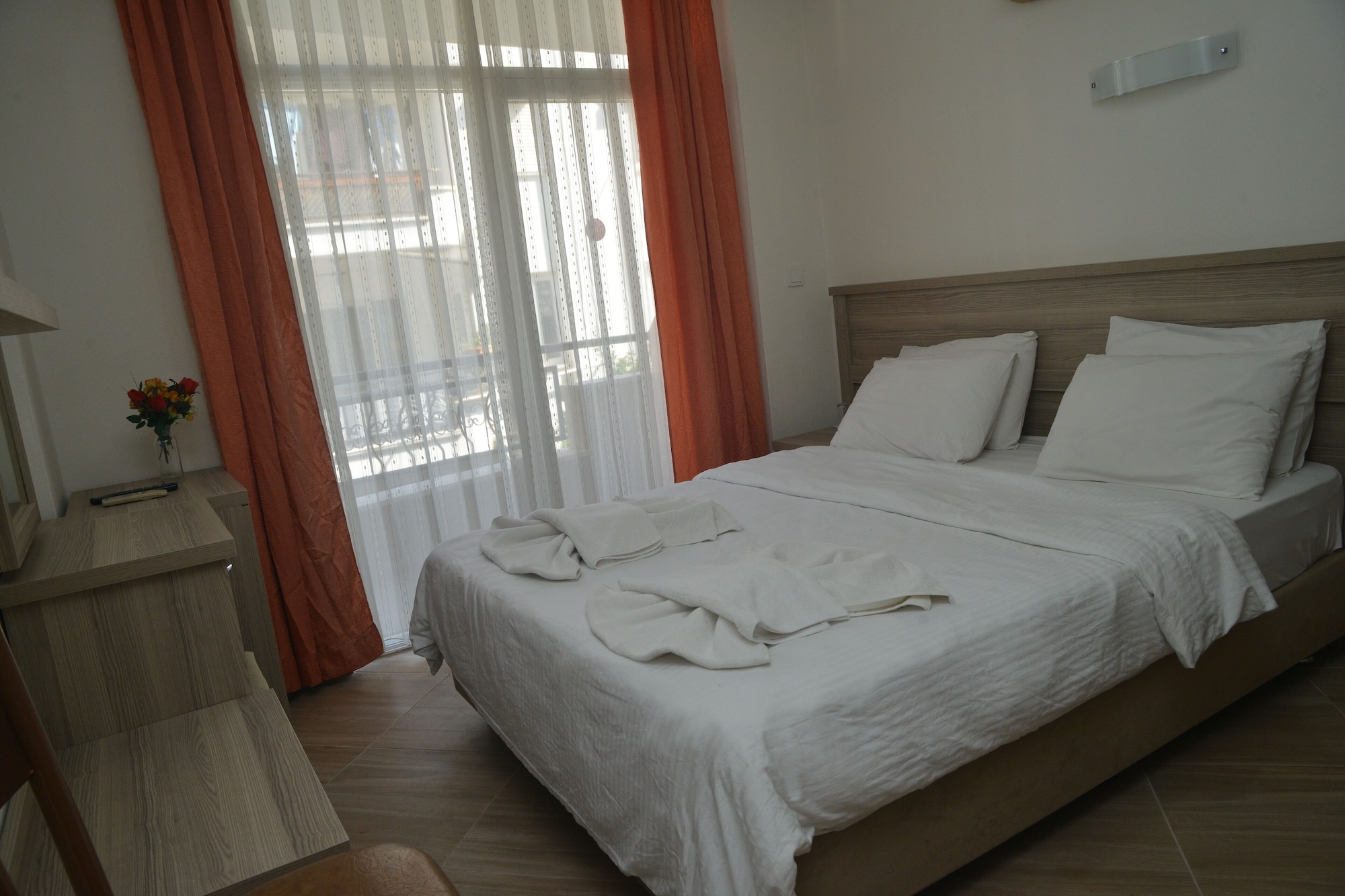 ROOM, DOUBLE BED