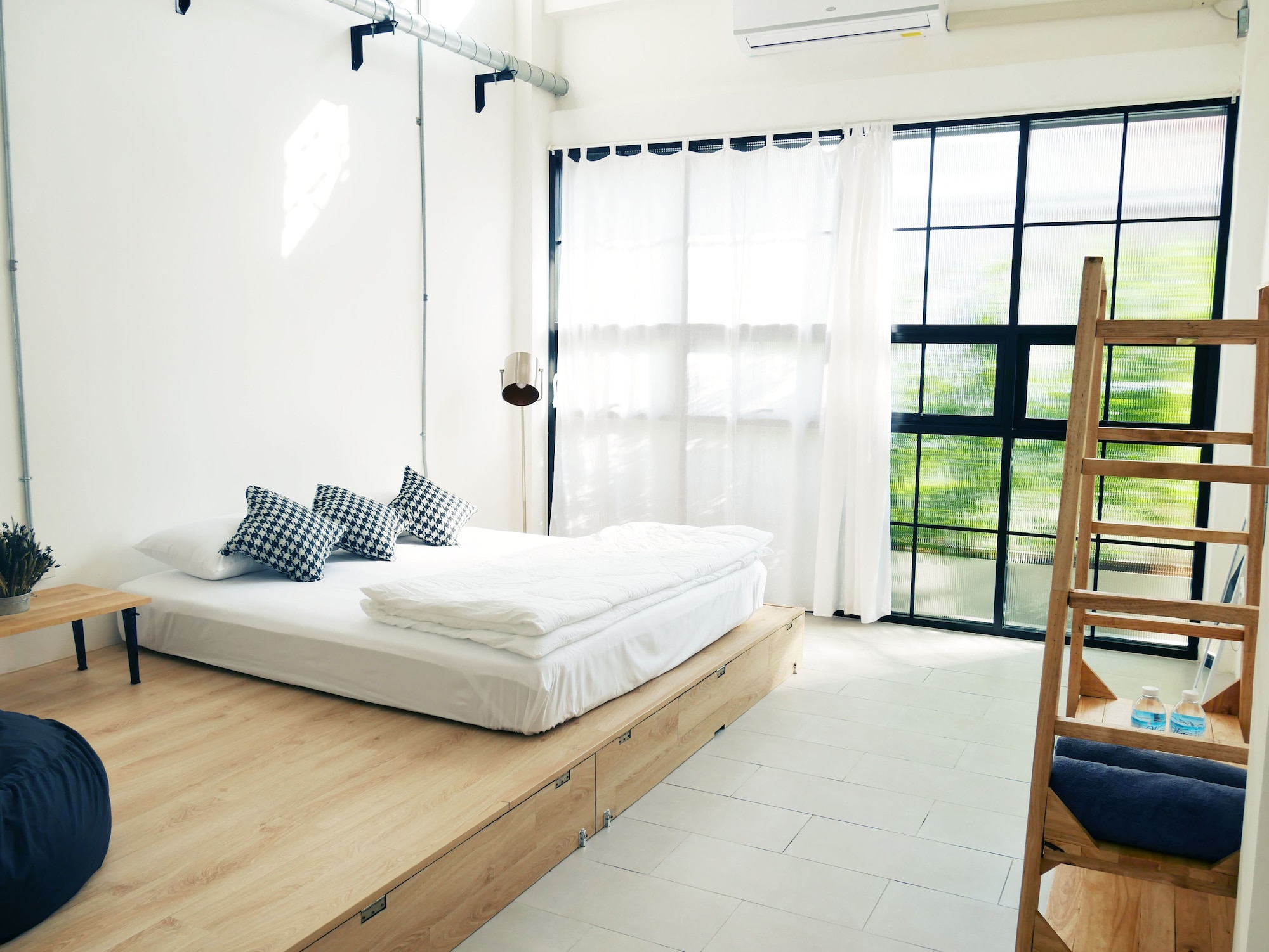 ROOM, DOUBLE BED