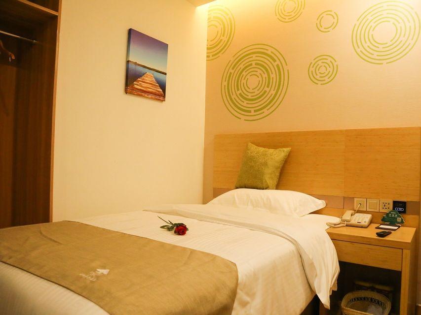 ROOM, SINGLE, NO WINDOW