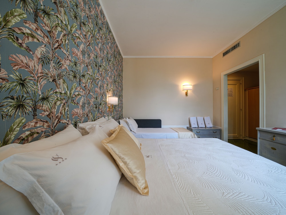 ROOM, TRIPLE