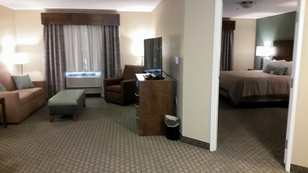 GrandStay Hotel & Suites - Delano 12/21