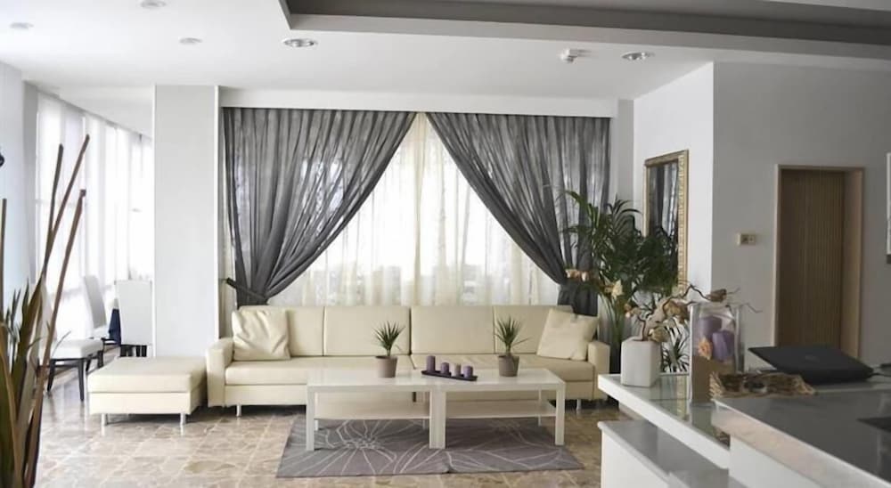 Ermeti Hotel 28/40