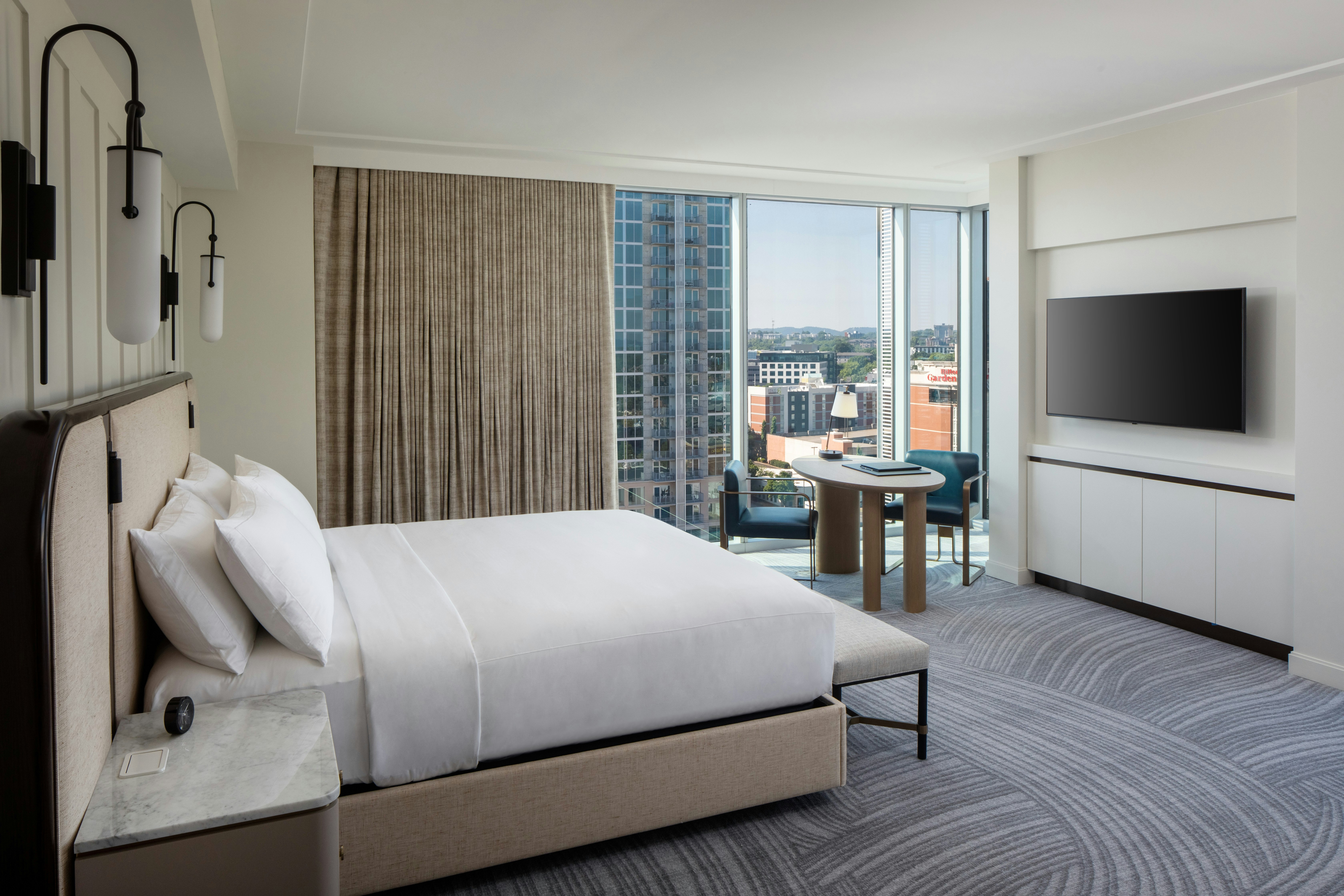 غرفة ركنية بسرير كينج لذوي الإعاقة