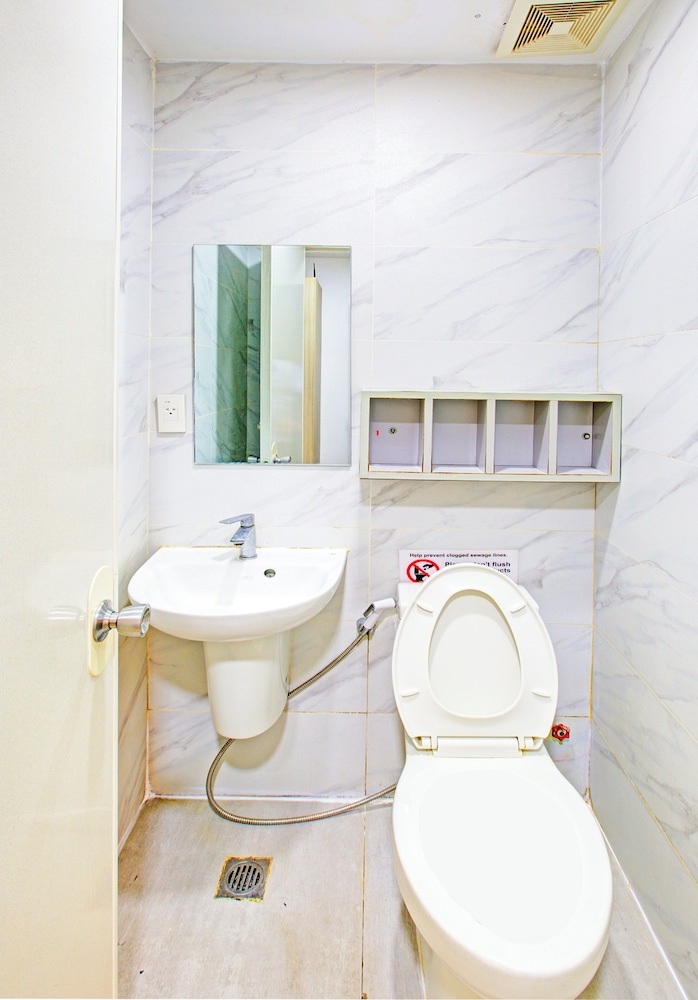 Collection O Metro Manila near University Belt formerly 1318 Residences 22/23
