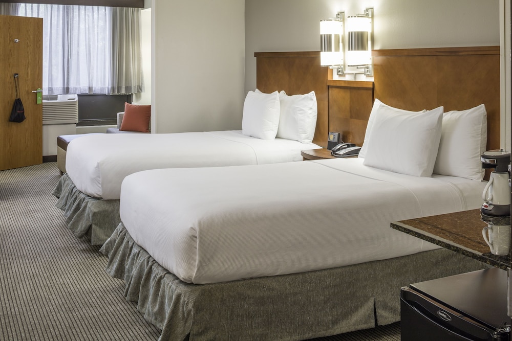 Hyatt Place Houston North 19/60