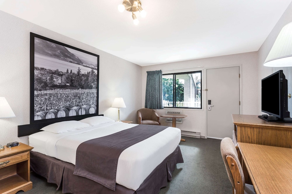 STANDARD, QUEEN BED