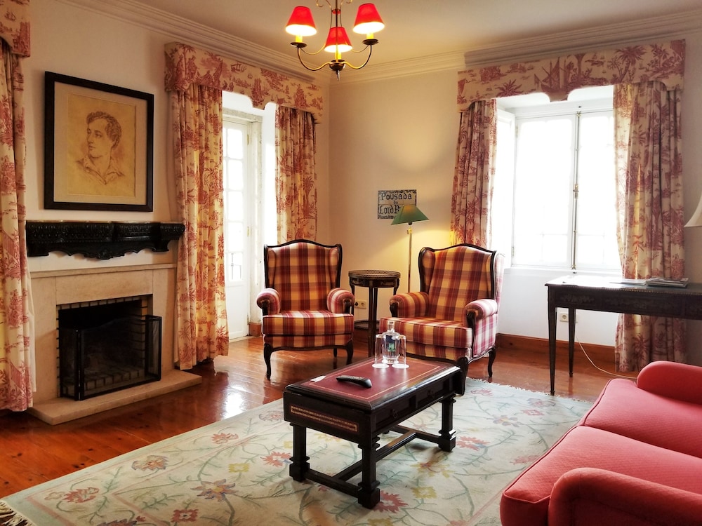 Lawrences Hotel 48/66