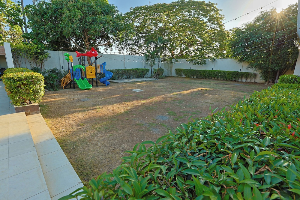 Holiday Suites Hotel Amp Resort 43/50