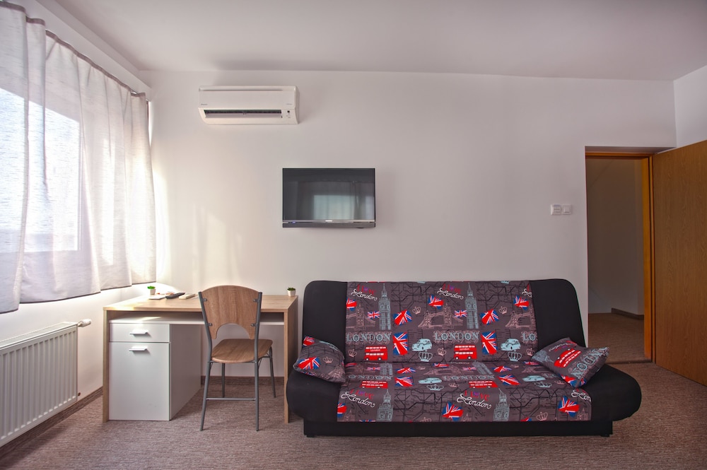 London Rooms Zagreb Airport 28/48