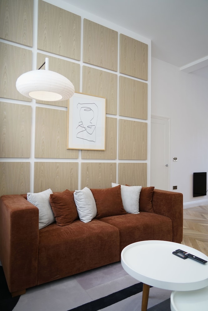Trueman Court Luxury Serviced Apartments 34/55