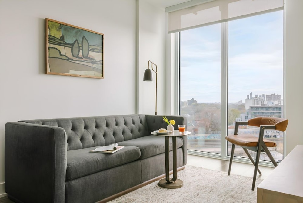 Nester Finn West Queen West 32/50