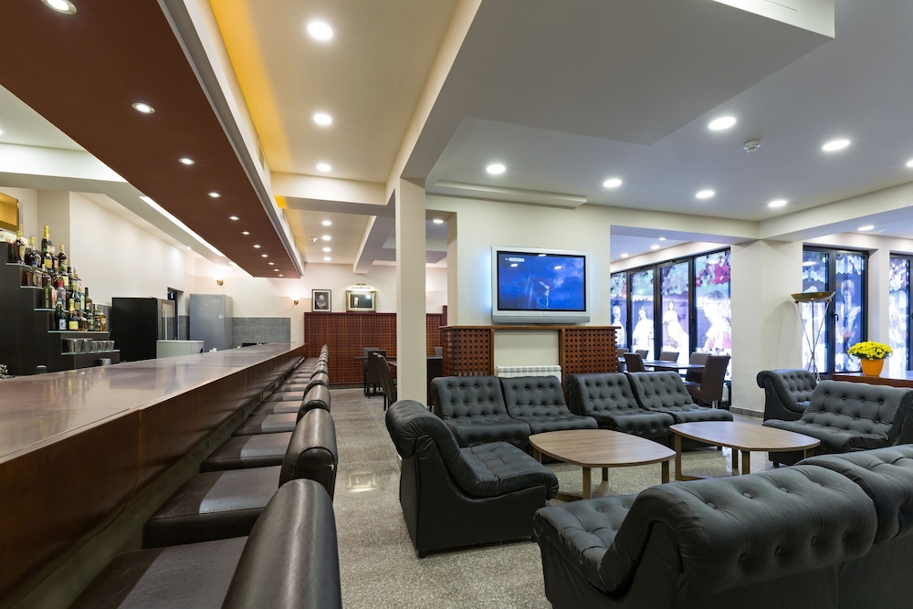 Sterling Hotel 37/49