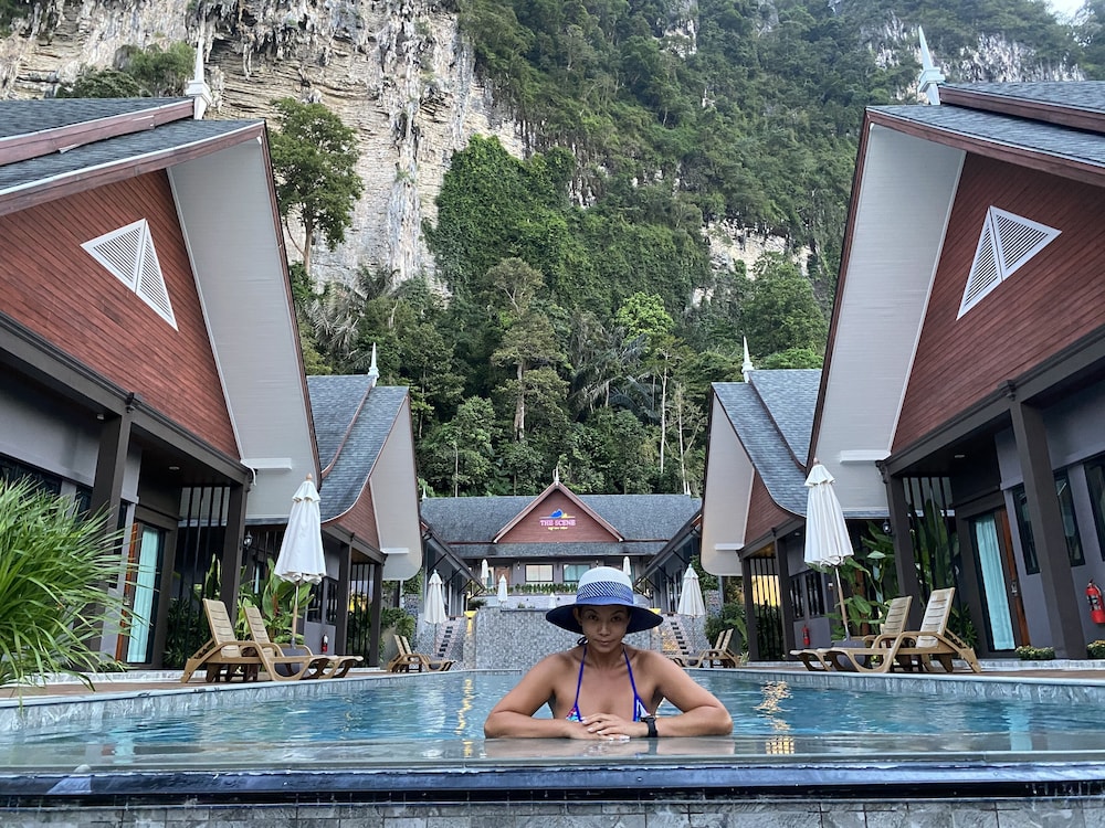 The Scene Cliff View Villas 43/77