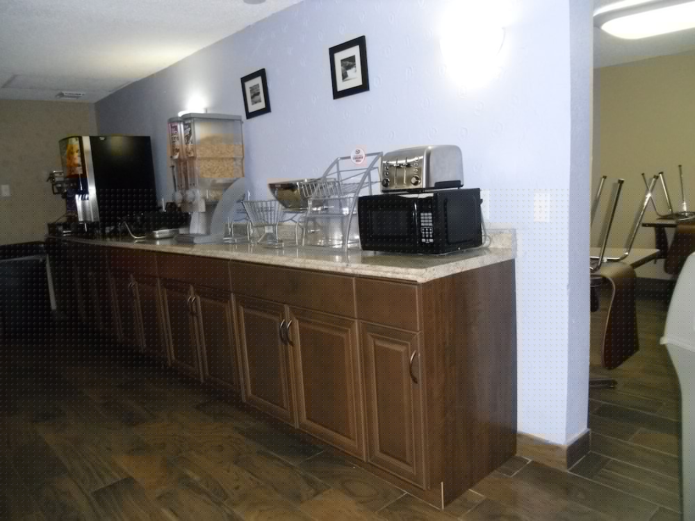 Super 8 By Wyndham Lantana West Palm Beach 13/34