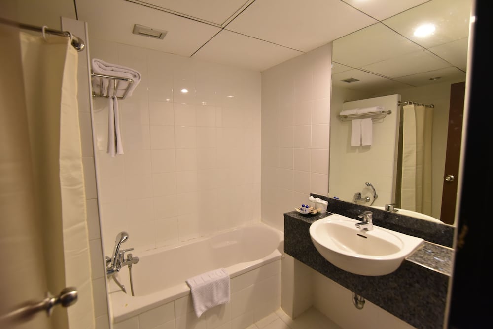 Golden Crown Grand Hotel 50/50