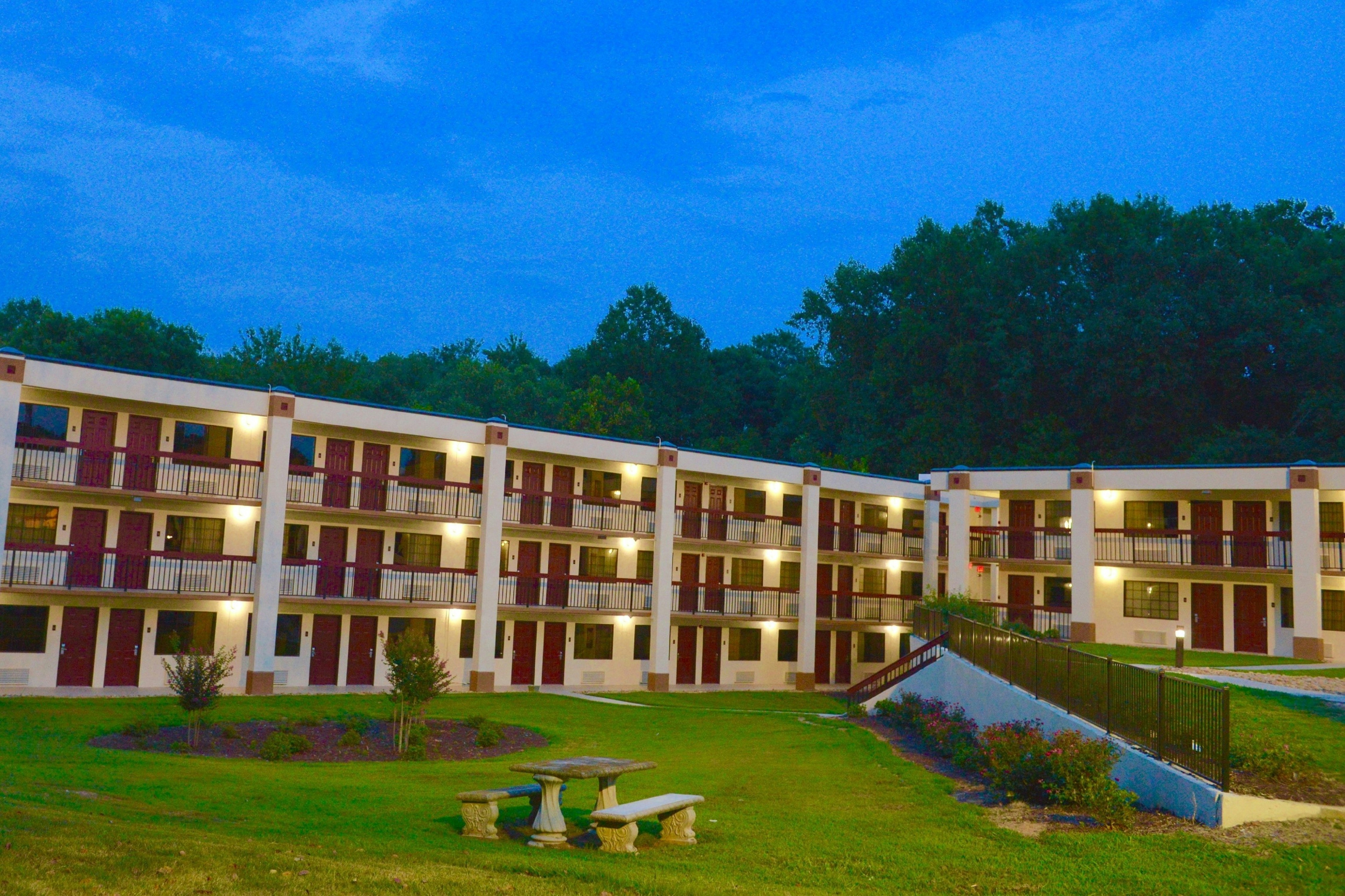 Red Roof Inn & Suites Commerce 6/33